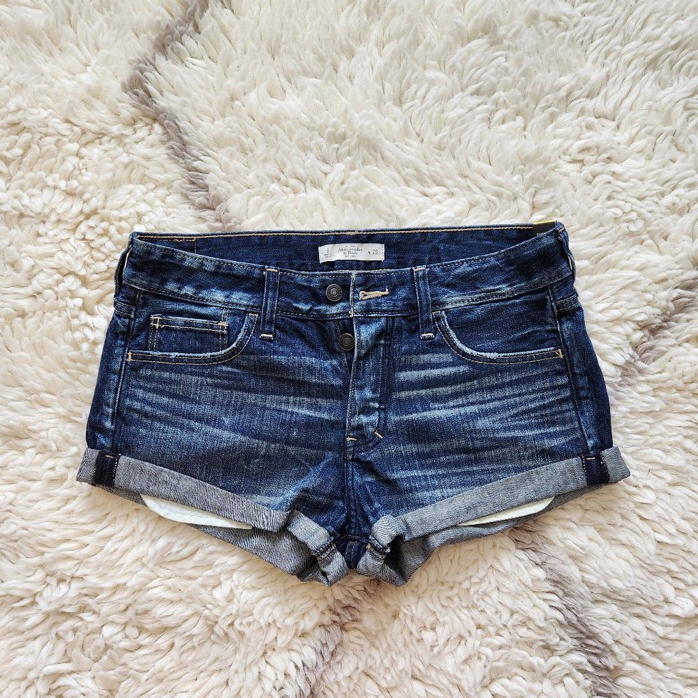 NWT A&F Abercrombie Low Rise Denim Boyfriend Shorts Distressed sz 6